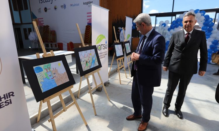 “HAYAT VE SU” TUVALLER ÜZERİNDE SANATA YANSITILDI