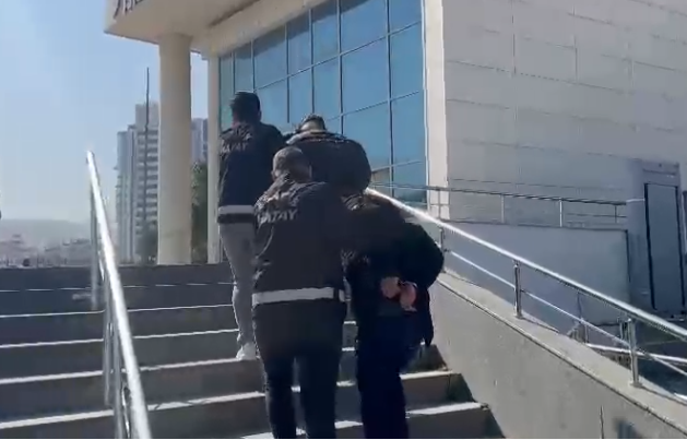 İskenderun’da Hırsızlık Suçundan Aranan Şahıslar Yakalandı