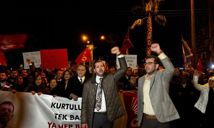 CHP Hatay İl Başkanı Tiryaki: “Yıkılmış Kentimizin Sokaklarında Demokrasiye Sahip Çıktık!”