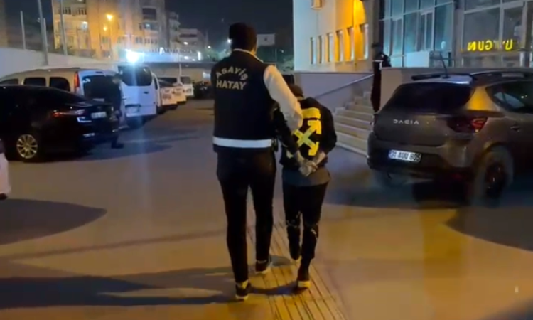 İskenderun’da hapis cezası ile aranan 2 kişi tutuklandı