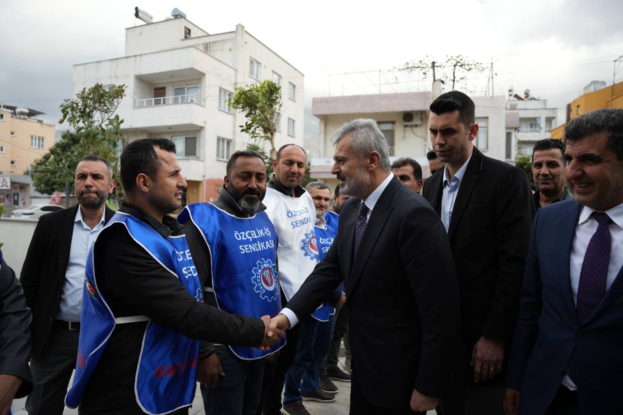 BAŞKAN ÖNTÜRK, GREVDEKİ İŞÇİLERE DESTEK VERDİ