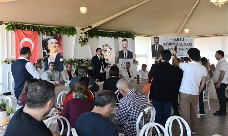 ARSUZ BELEDİYE BAŞKANI SAMİ ÜSTÜN, GAZETECİLERLE BİR ARAYA GELDİ