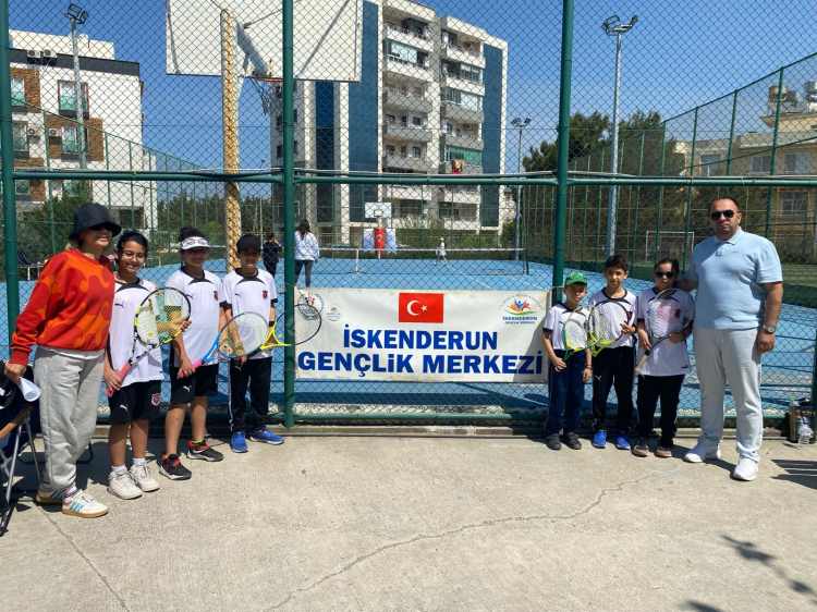 TBMM 23 Nisan Etkinlikleri Tenis Müsabakaları Gençlik Merkezinde Gerçekleşti