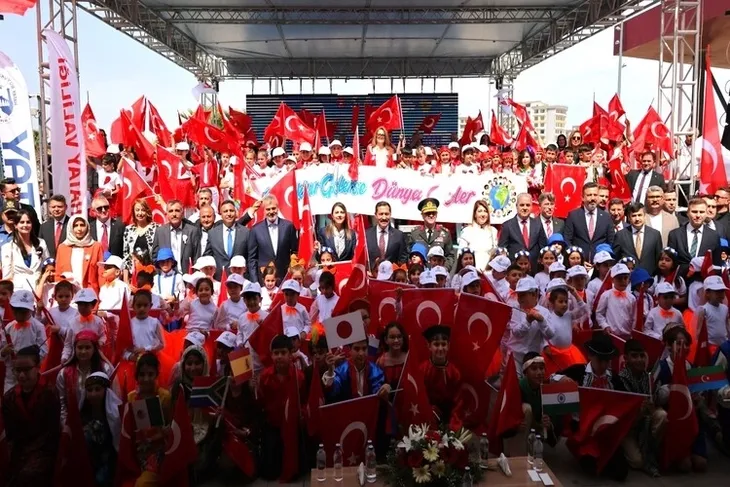 BAŞKAN ÖNTÜRK, BAYRAM NEŞESİNİ ÇOCUKLARLA PAYLAŞTI