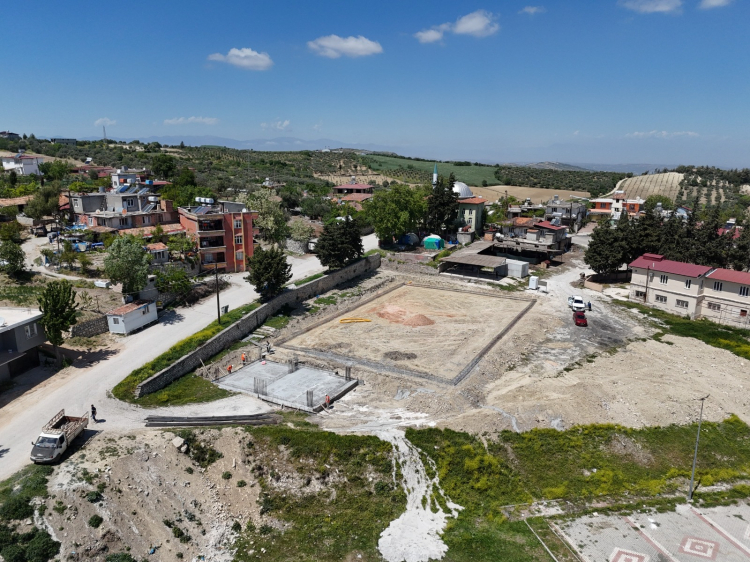 HBB’DEN ALTINÖZÜ’NE BİR HALI SAHA DAHA