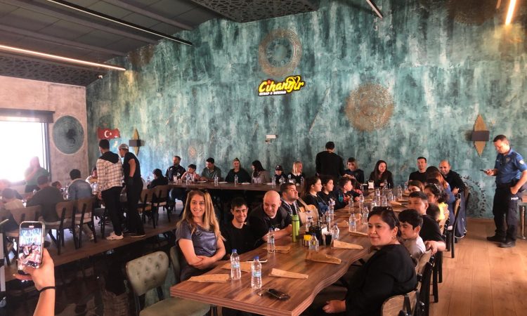 ARSUZ EMNİYET MÜDÜRÜ HASAN GÜN ‘ DEN ÖZEL ÇOCUKLARA ÖZEL HEDİYE…