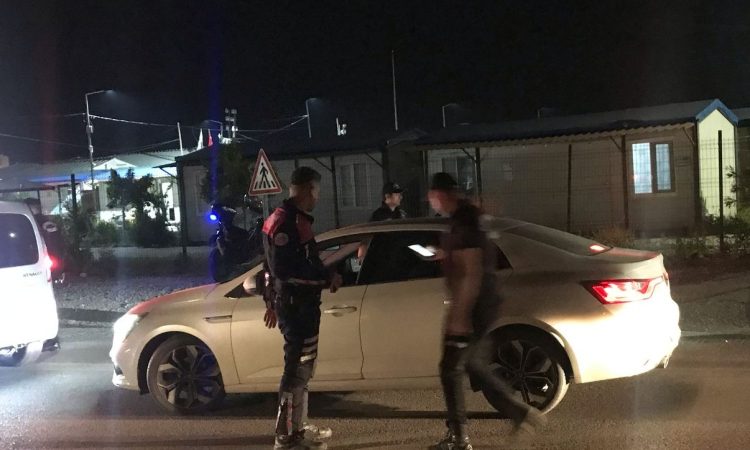 İskenderun’da Polis Ekiplerinden Konteyner Kentlerde Huzur Uygulaması