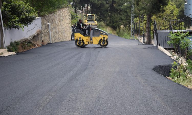 BELEN İLÇESİNDE ASFALT ÇALIŞMALARI SÜRÜYOR