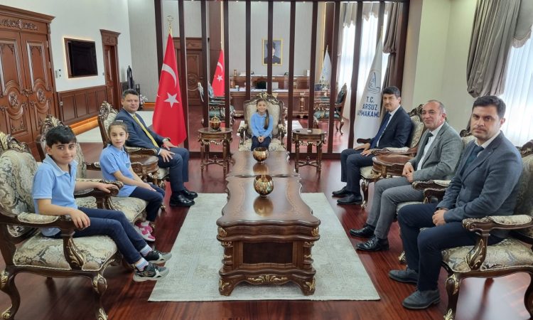 Kaymakam Gökpınar, 23 Nisan’da makamını minik öğrenciye devretti