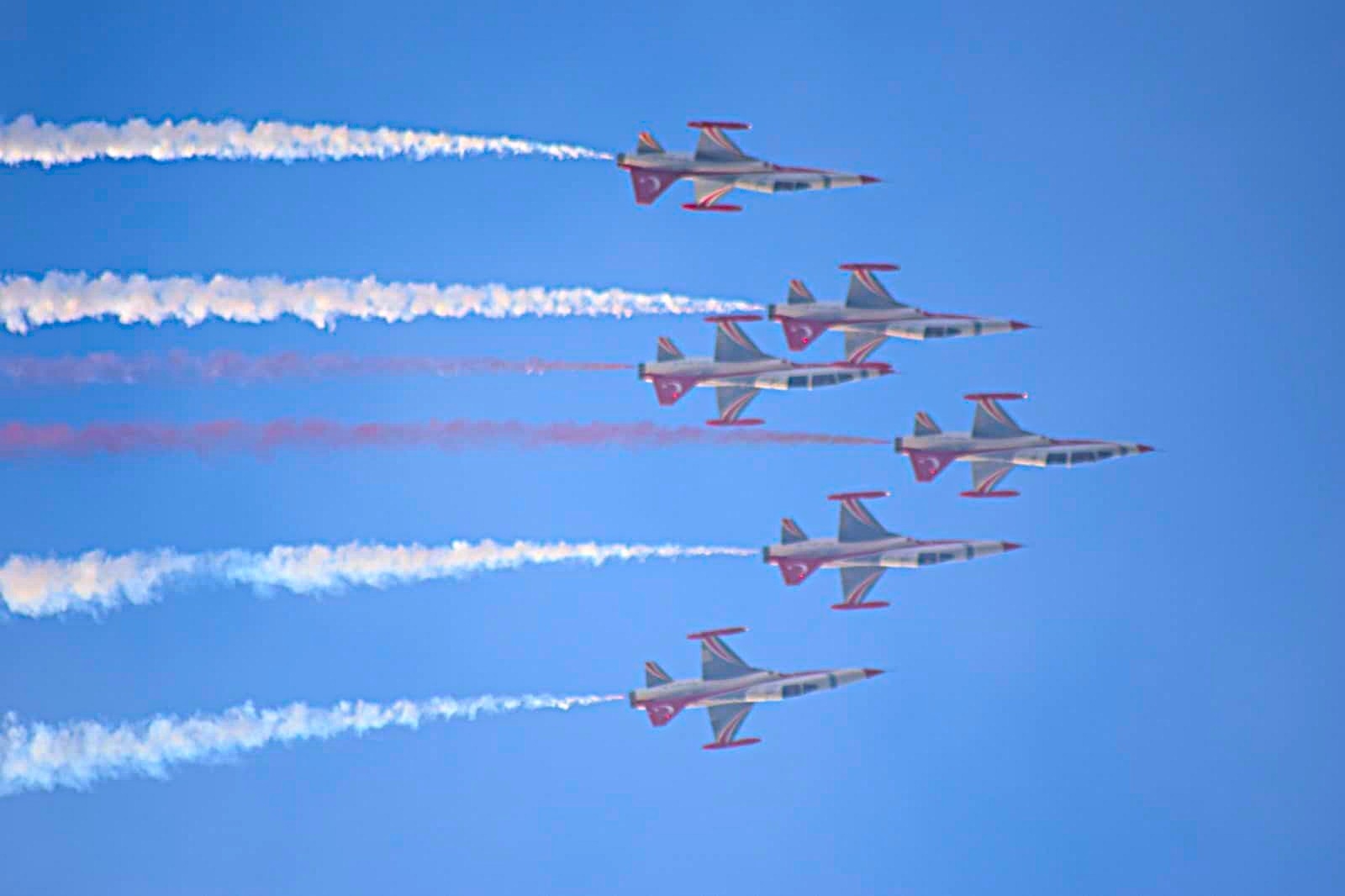 TÜRK YILDIZLARI GÖSTERİSİ BÜYÜLEDİ