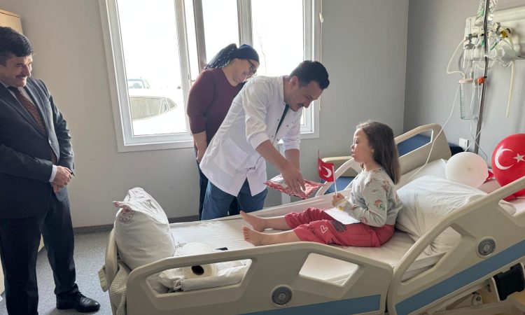 Hastanedeki Çocuklara 23 Nisan Ziyareti