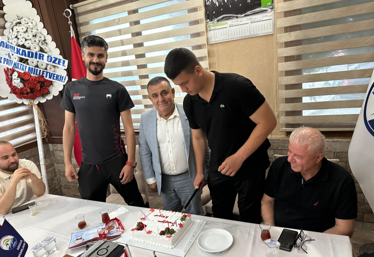 MUAY THAİ ŞAMPİYONU RÜZGAR GEÇER, ARİAD’I ZİYARET ETTİ.