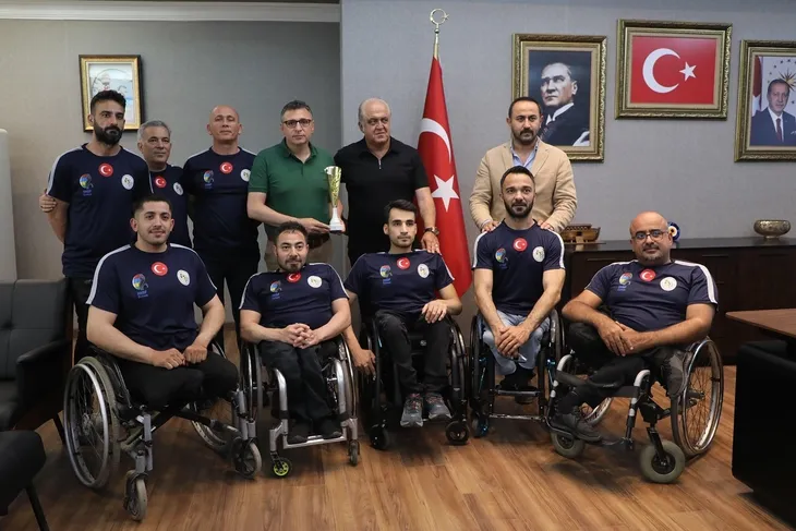 BAŞKAN MEHMET DÖNMEZ ŞAMPİYON TAKIMI TEBRİK ETTİ