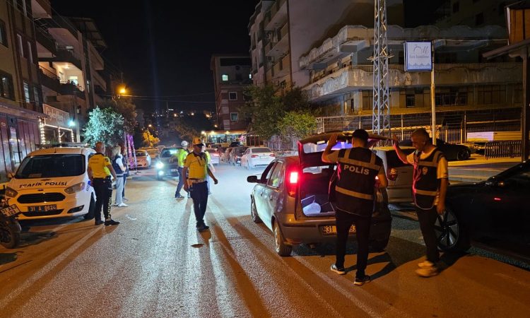 İskenderun’da Polis Asayiş ve Huzur İçin Denetimlerini Sürdürüyor