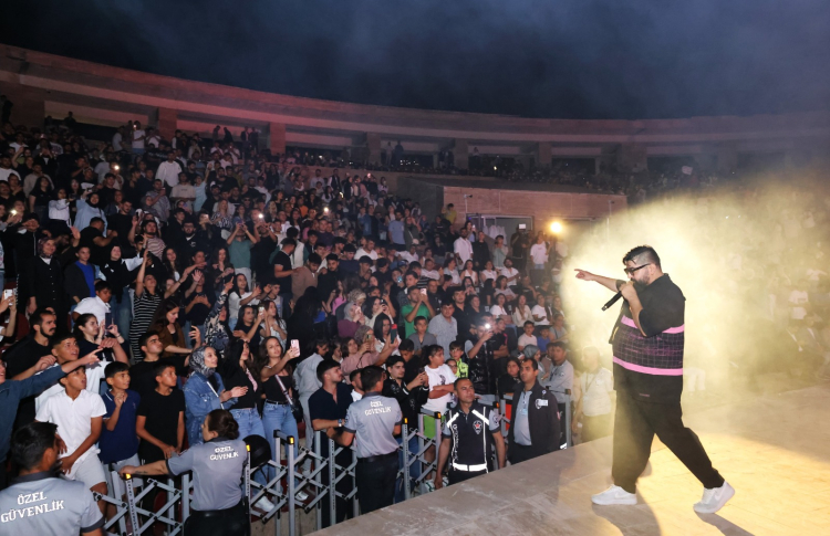 GENÇLER EYPİO KONSERİ İLE COŞTU