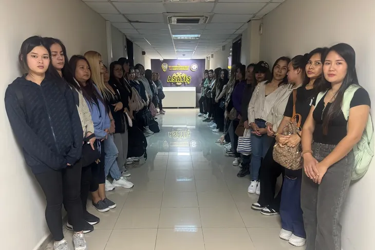 İskenderun’da Spa ve masaj salonlarında kaçak çalıştırılan 36 yabancı uyruklu kadın yakalandı