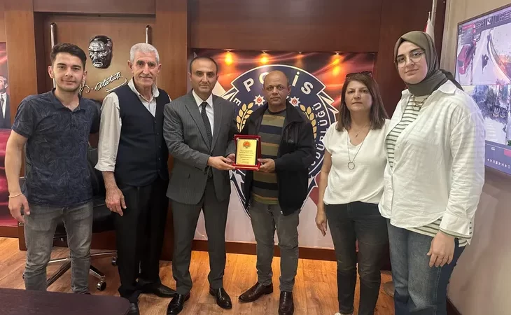 İskenderun İşitme Engelliler Derneği’nden Emniyet Müdürü Güneş’e Teşekkür Ziyareti