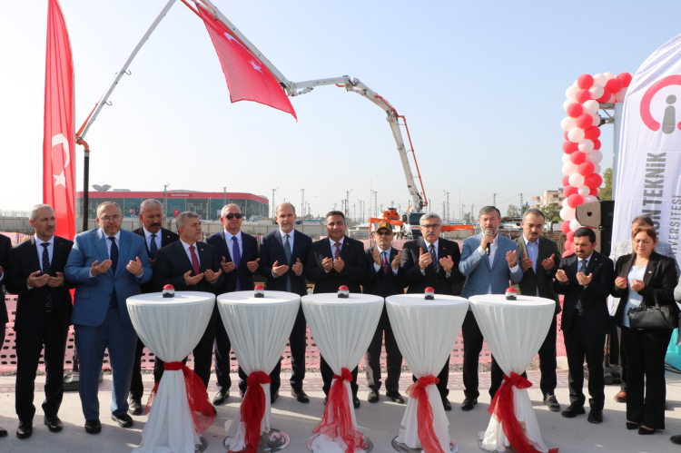 İSKENDERUN TEKNİK ÜNİVERSİTESİ’NDE GELECEĞE YATIRIM: TEKNİK BİRİMLER HİZMET BİNASI’NIN TEMELİ ATILDI.