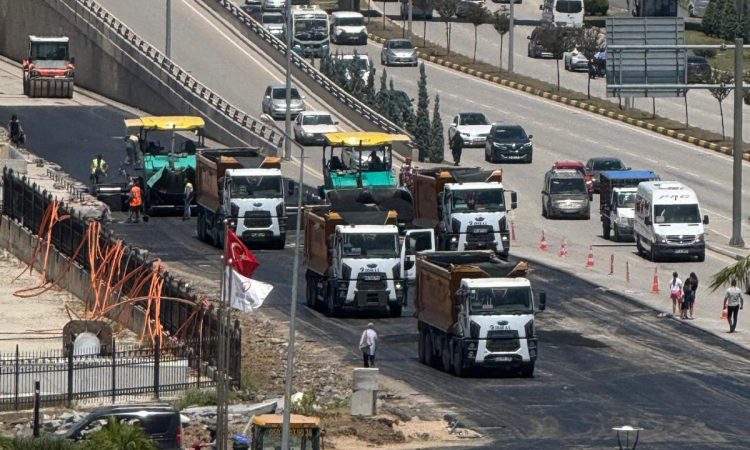 ADLİYE KAVŞAĞI’NDA TRAFİK YOĞUNLUĞU GİDERİLDİ.