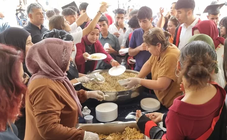 İSKENDERUN ROTARY TİCARET MESLEKİ VE TEKNİK ANADOLU LİSESİ’NDE PİLAV GÜNÜ ETKİNLİĞİ DÜZENLENDİ