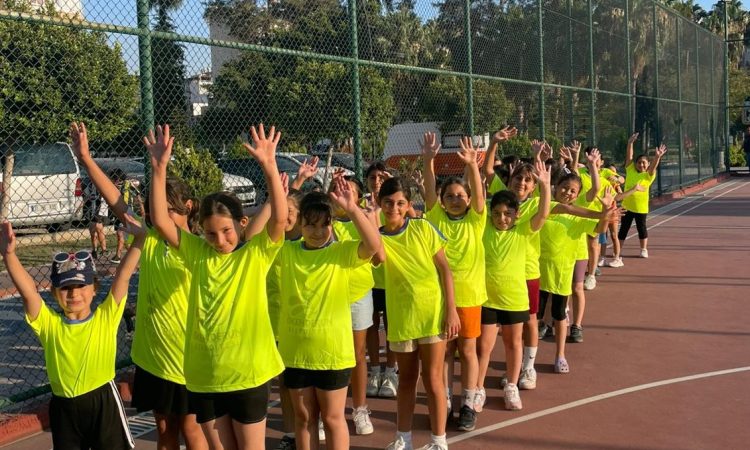 İSKENDERUN BELEDİYESİ YAZ SPOR KURSLARI YOĞUN İLGİYLE BAŞLADI..