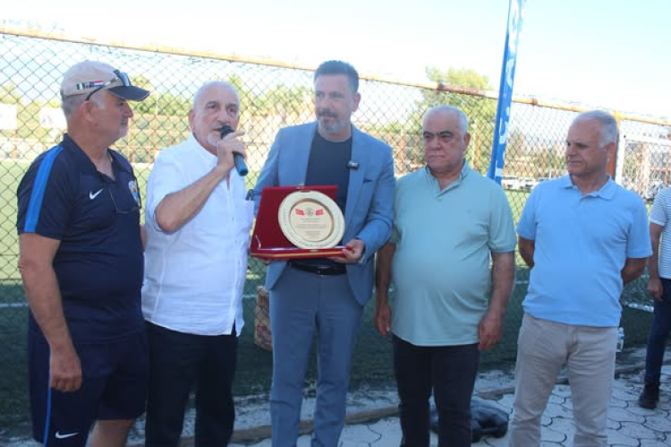 ARSUZ BELEDİYE BAŞKANI SAMİ ÜSTÜN’E TEŞEKKÜR PLAKETİ