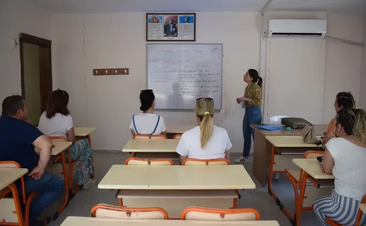 AKADEMİ HATAY KURSLARI MESLEK SAHİBİ YAPIYOR