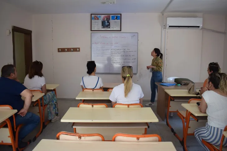 AKADEMİ HATAY KURSLARI MESLEK SAHİBİ YAPIYOR