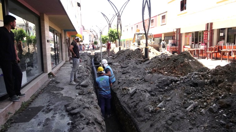 HATSU, İSKENDERUN AYAKKABICILAR ÇARŞISI’NIN ALTYAPISINI YENİLEDİ