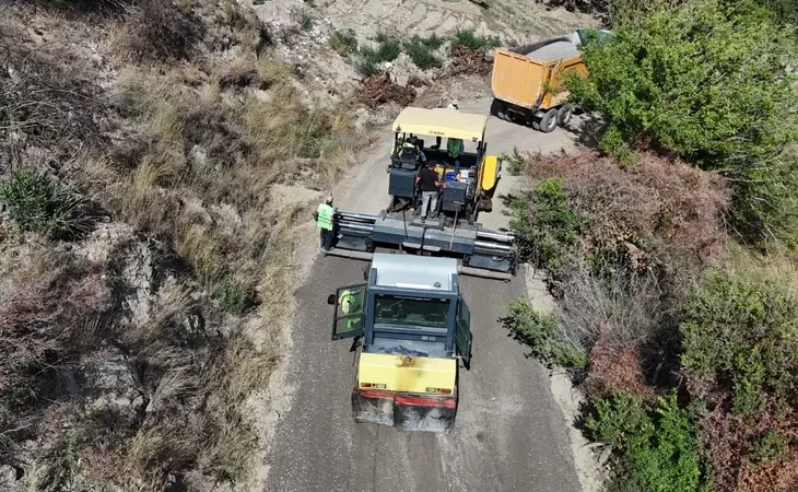 HBB, ARSUZ’DA ASFALT ÇALIŞMALARINI SÜRDÜRÜYOR