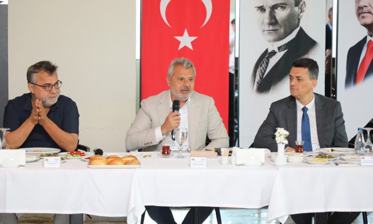 BAŞKAN ÖNTÜRK KENT KONSEYİ ÜYELERİYLE BİR ARAYA GELDİ