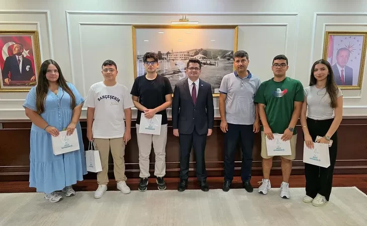 Kaymakam Eroğlu, LGS ve YKS’de Başarı Sağlayan Öğrencileri Ağırladı