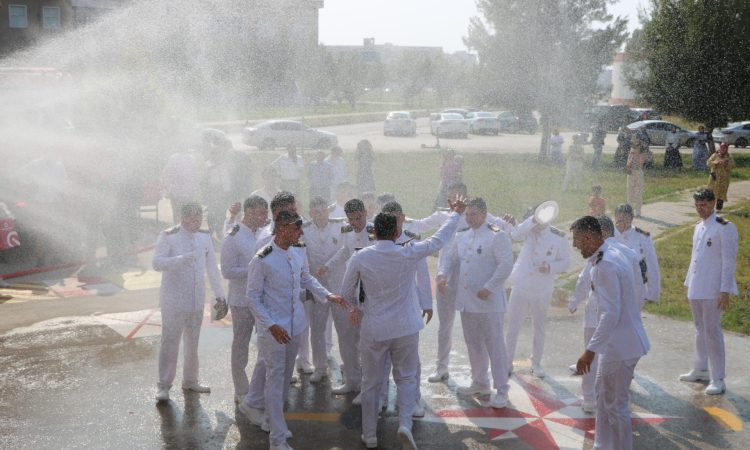 İSKENDERUN TEKNİK ÜNİVERSİTESİ BARBAROS HAYRETTİN FAKÜLTESİ’NDE MEZUNİYET COŞKUSU