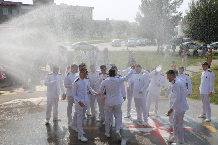 İSKENDERUN TEKNİK ÜNİVERSİTESİ BARBAROS HAYRETTİN FAKÜLTESİ’NDE MEZUNİYET COŞKUSU