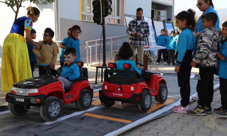 ÇOCUKLAR HBB’YLE TRAFİK BİLİNCİ KAZANIYOR