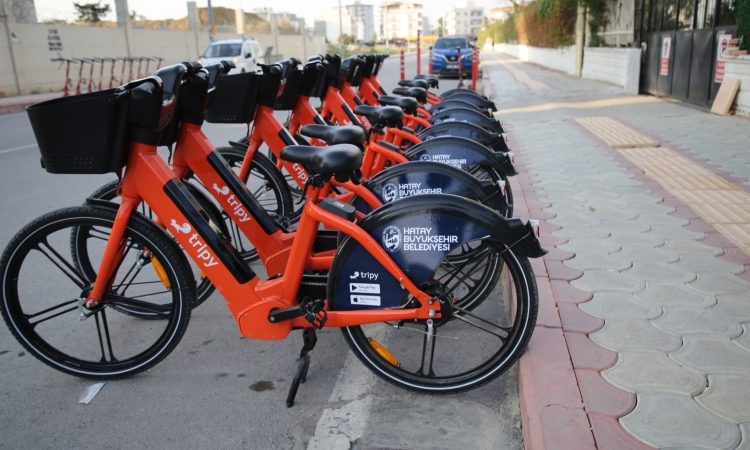 ELEKTİRİKLİ BİSİKLETLER SAHAYA İNDİ