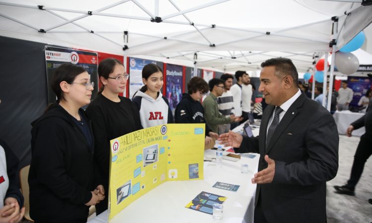 İSTEFEST PROJE PAZARI, GELECEĞİN TEKNOLOJİLERİNE İSKENDERUN TEKNİK ÜNİVERSİTESİ’İNDE EV SAHİPLİĞİ YAPTI