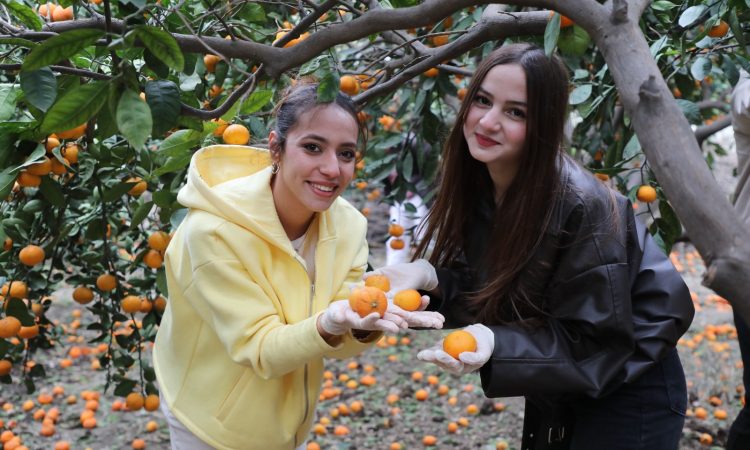 ÖĞRENCİLER TOPLADI, HBB DAĞITTI